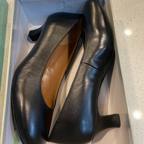 ARRAY Women's Flatter Heel Black - Wide - Picture 6 of 10